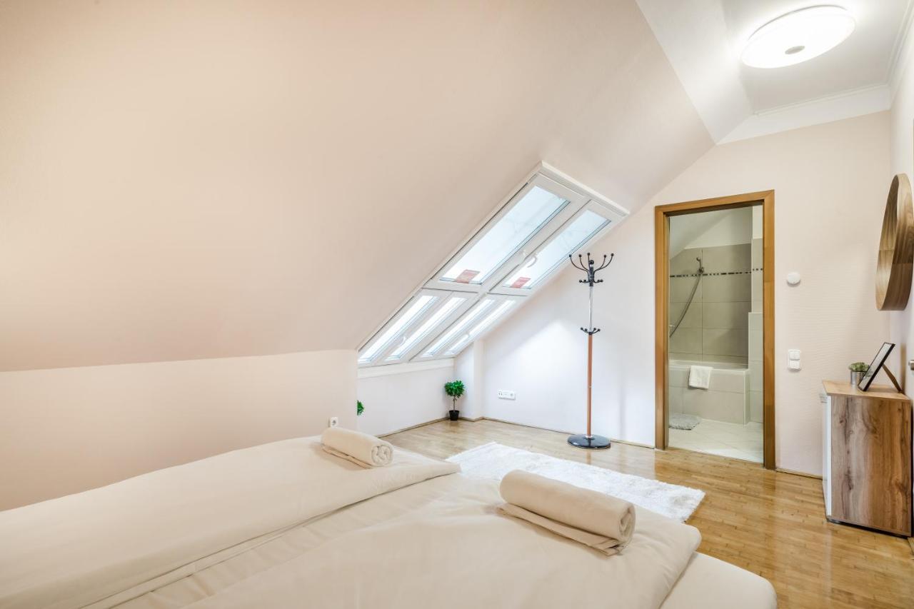 Bpr Timber Loft Home With Balcony Budapeşte Dış mekan fotoğraf